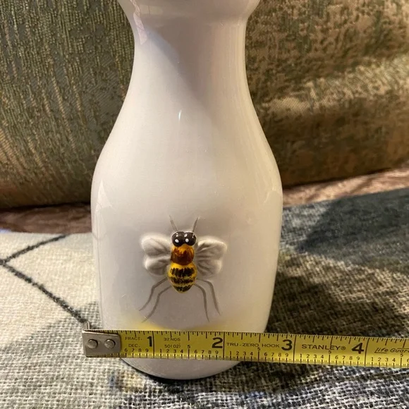 Mary Lake-Thompson Inc farmhouse decorative creamer - Picture 3 of 4